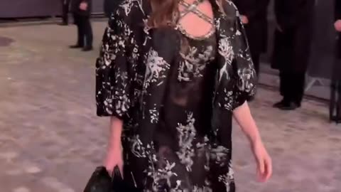 Ana de Armas arrives to Louisvuitton Paris fashion week