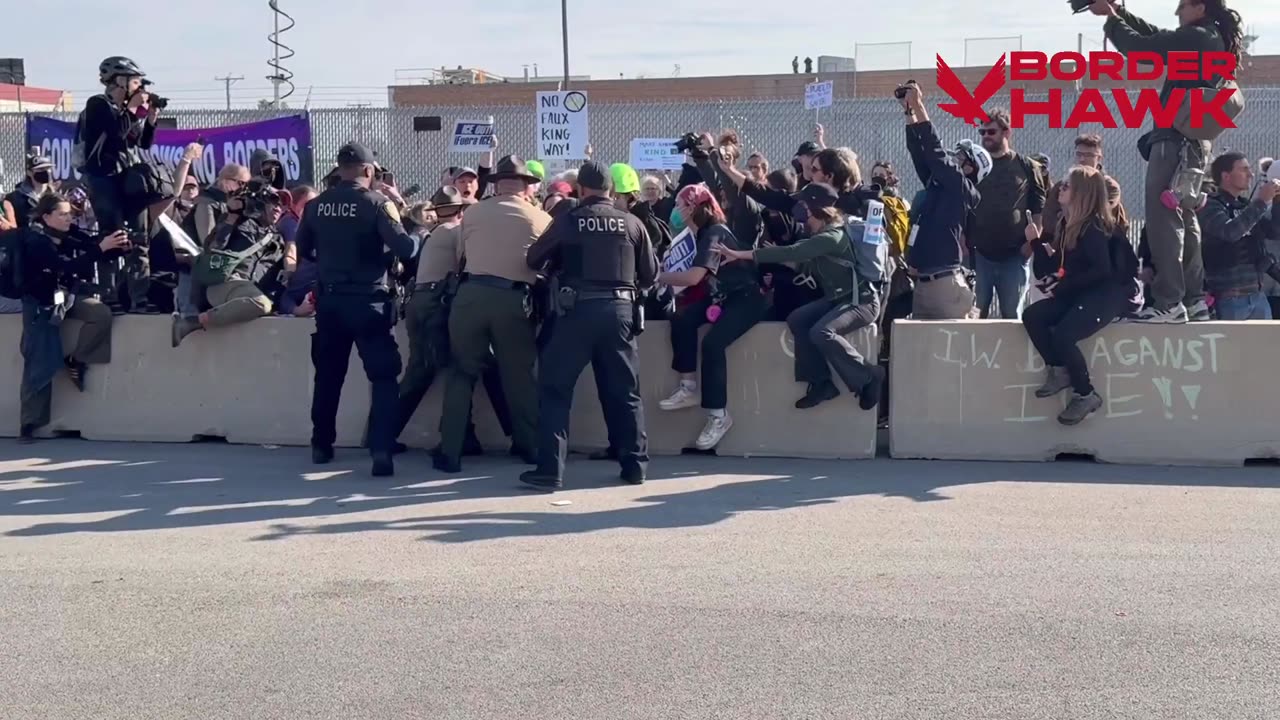 📍Broadview ICE detention facility More arrests are made and protesters are dragged