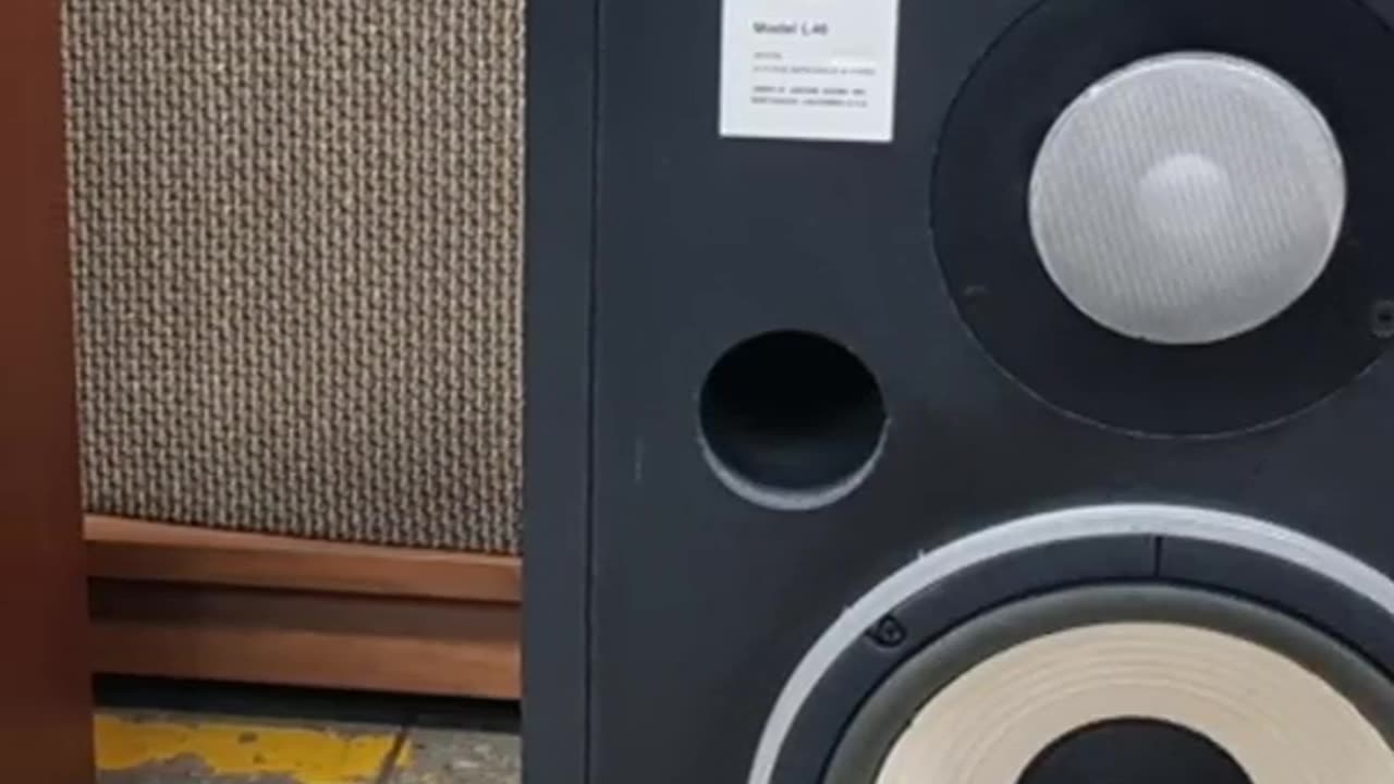 JBL L46 Speaker
