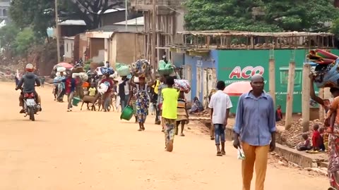 Hundreds flee as Congo army battles M23 rebels near Uvira