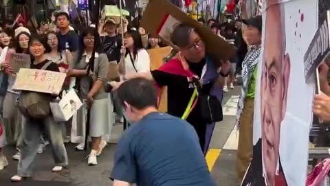 Protesters in South Korea throw shoes at pictures of Netanyahu 
