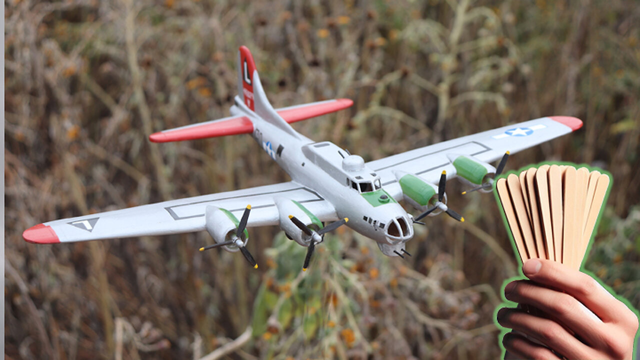 Boeing B-17 Flying Fortress hecho con palitos de helado