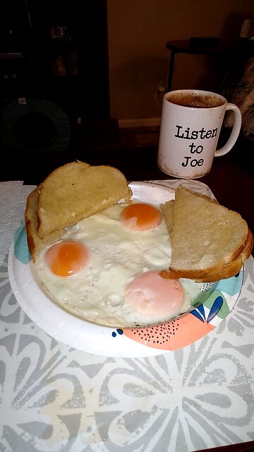 Eating Happy Egg Co. Free Range, Dbn, MI, 12/25/25