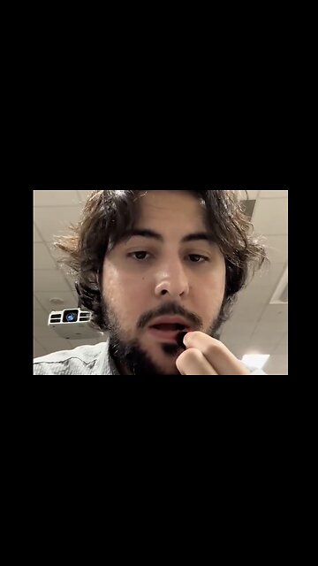 Guy wears lipstick to school every day to protest Trump