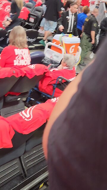 Caitlin Clark Signed My Logo Prizm!