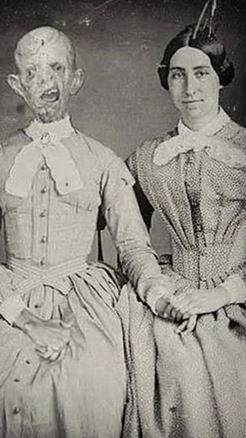 VINTAGE PHOTO OF 2 DIFFERENT WOMEN