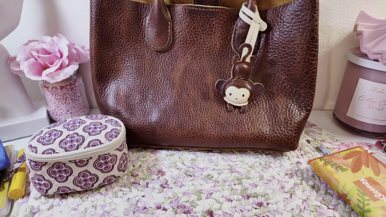 What’s in my Portland Leather Raindrop Bag in Cinnamon Bear🐻