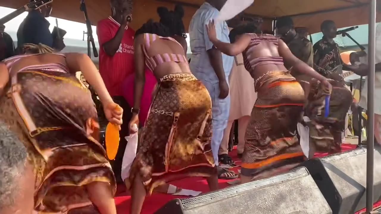 Stage twerking skills is a vibe.