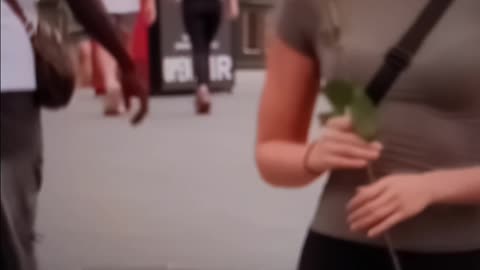 Gentlemen gives random girl a rose