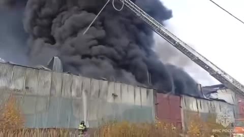 🔥 A warehouse suddenly caught fire in Elektrostal near Moscow