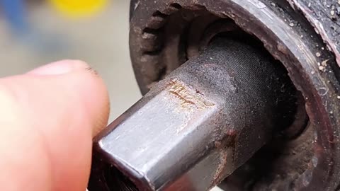 What noise does a worn-out bicycle bottom bracket make?