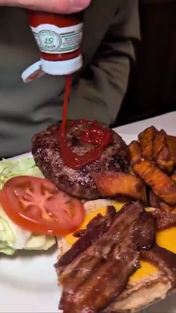 NYC’s BEST Burger?! Donovan’s Pub Woodside 🍔🔥 A Local Legend!