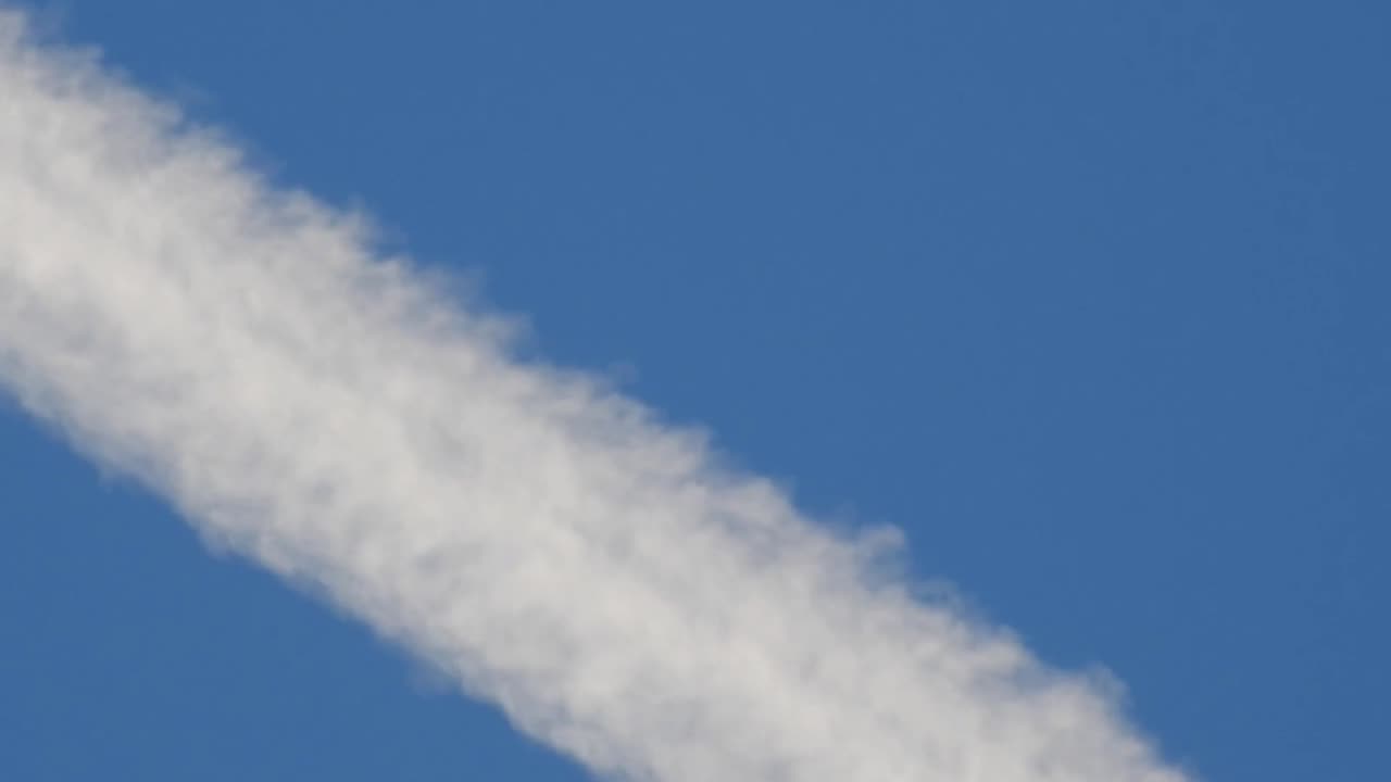 ⚔CONTRAIL LIES⚔ - SHORT BLAST ROCKET TRAILS - Reloaded from MikeDeckerSkyMilitia307