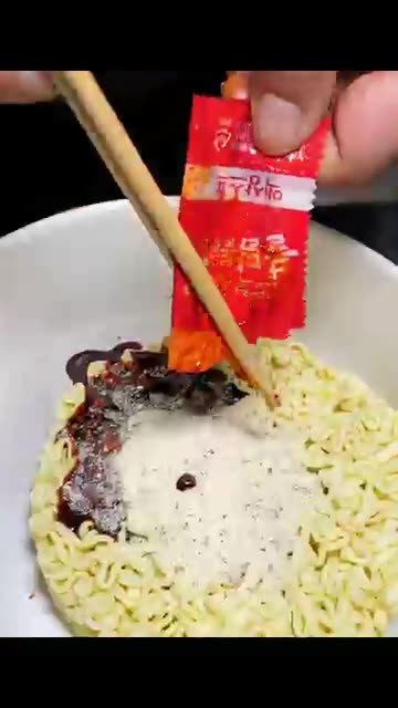 Busiest Unmanned Ramen Store in Korea?! Fully Automated Ramen Machine! 🤖🍜 #shorts