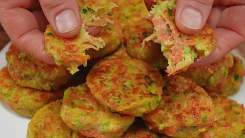 Zucchini is tastier than meat! Just grate 1 potato and 1 zucchini, simple and cheap recipe