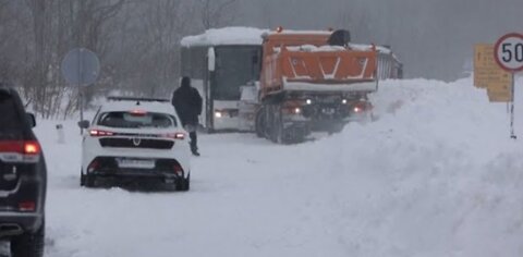 Snowstorm in Bosnia causes traffic chaos, leaves thousands of homes without power