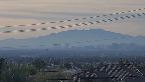 Did you see the super smoggy skies over Las Vegas today? Check this out! 12.26.2024 #vegas #follow