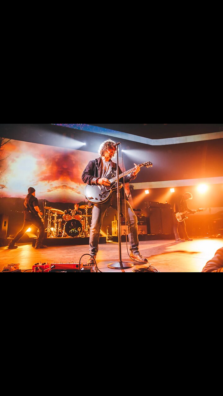 BLACK HOLE SUN ~ SOUNDGARDEN ( LIVE )