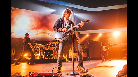 BLACK HOLE SUN ~ SOUNDGARDEN ( LIVE )