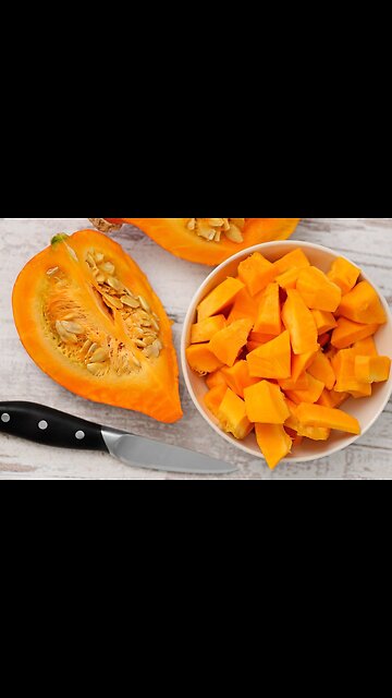 Bill Gates “apeel” logo hidden underneath a removable organic sticker. 🍏