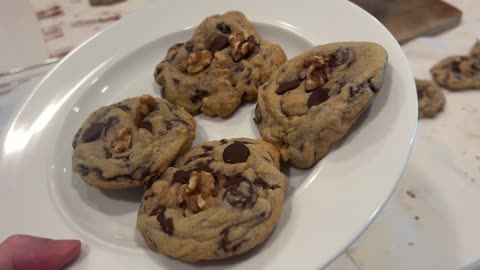 Holy Cow Bakery Chocolate Chip & Walnut Cookies for 2025