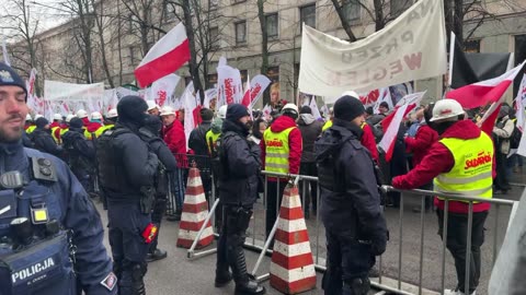 ‼️Wrócił Tusk, wróciło państwo policyjne, wróciły protesty, wróciła nędza.