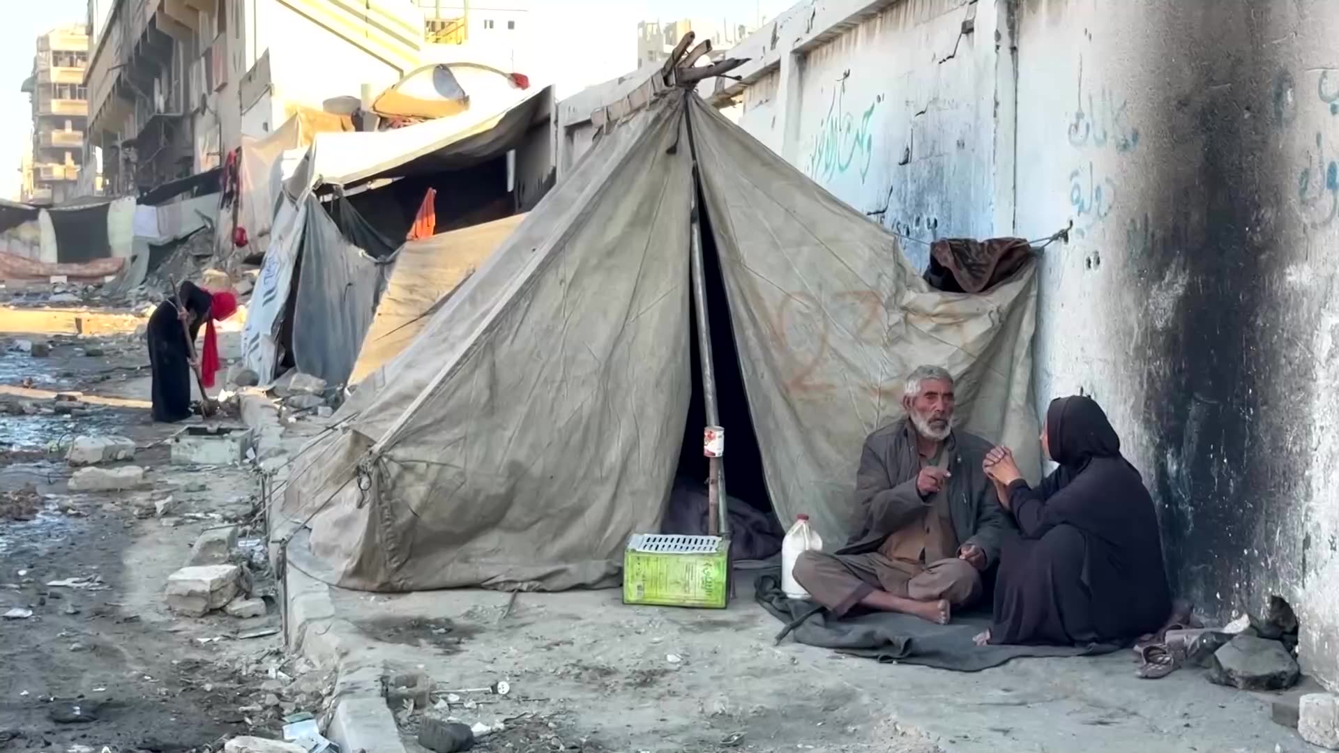 Life slowly resumes for Palestinians after Gaza summit