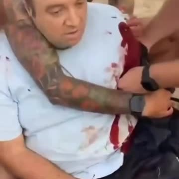 Live footage shows Muslim hero Ahmed Al Ahmad stopping the Bondi Beach shooter