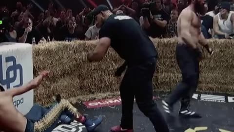 Street fight brutal moment