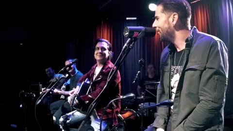 Avenged-Sevenfold-So-Far-Away-Live-performances