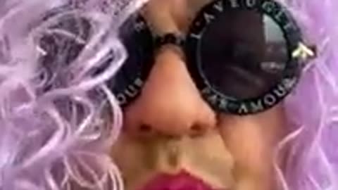 MsH 20201128 (1) Ms Hussy has a new wig