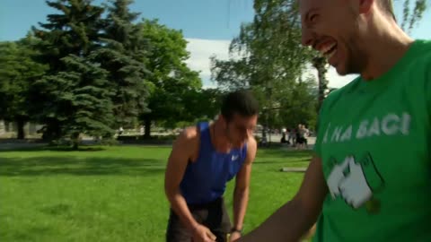 Красавици подмокриха момчета с леден оргазъм! (А на бас)