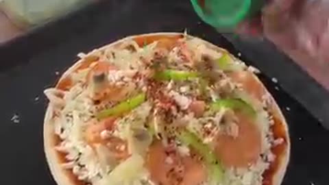 Street Pizza Master in Action – Mesmerizing Dough Skills!