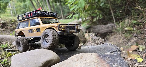 FMS FCX24M Range Rover out Trailing with the Camel Crew and Friends!