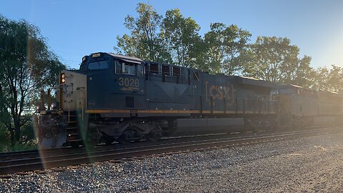 CSX Train engineer of 3026 gives us an excellent horn salute