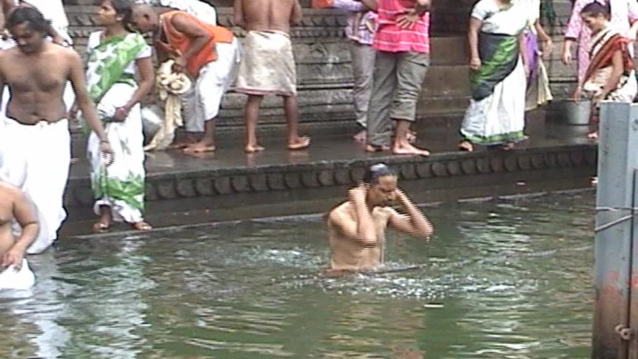 Umakant Bathing in Kushavarta- Tryambakeswar