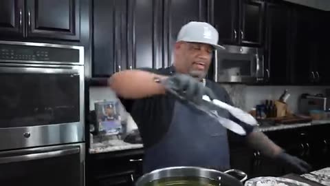 The Secret to the Perfect Fried Chicken Wings