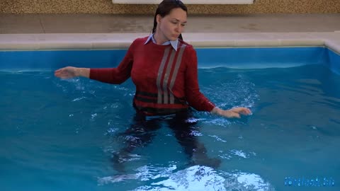 Wetlook girl in jeans