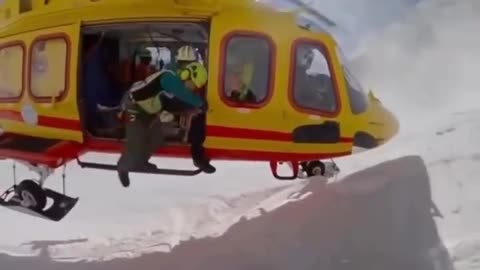 Extreme carving on fresh snow !