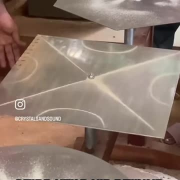 האם המוזיקה והצלילים שאנו מאזינים להם משפיעים על גופנו? האם תדרים מסוגלים להשפיע על החומר?