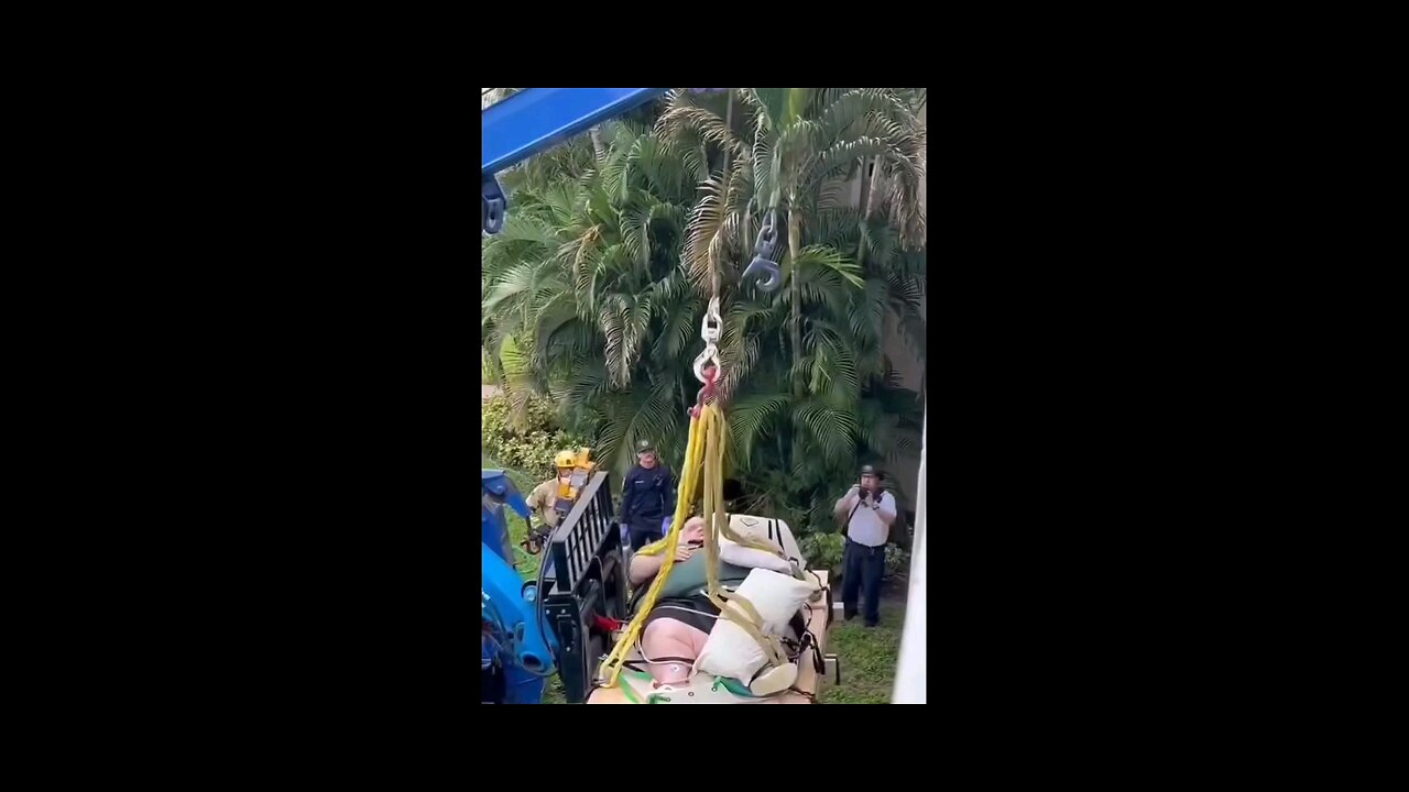 600 POUND MAN IN WEST PALM BEACH NEEDS A CRANE FOR MEDICAL ATTENTION