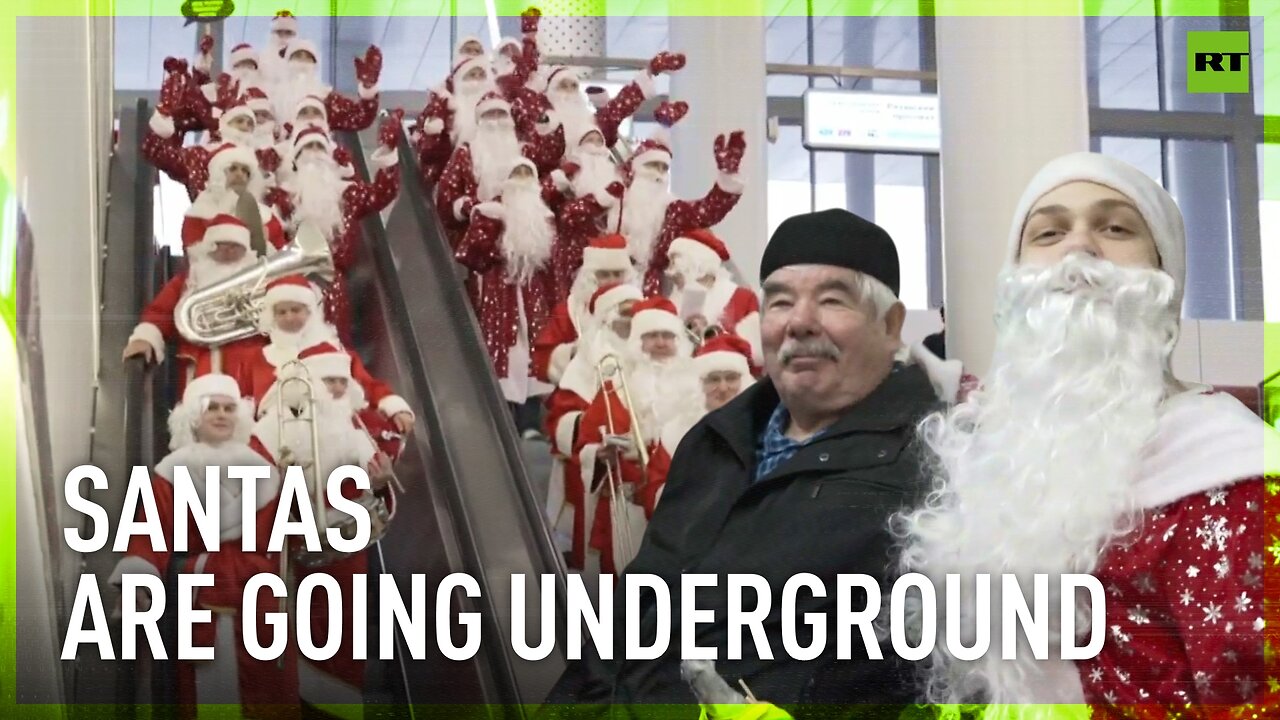 100 Russian Santas stage flash mob in Moscow Metro: dancing and handing out lollipops