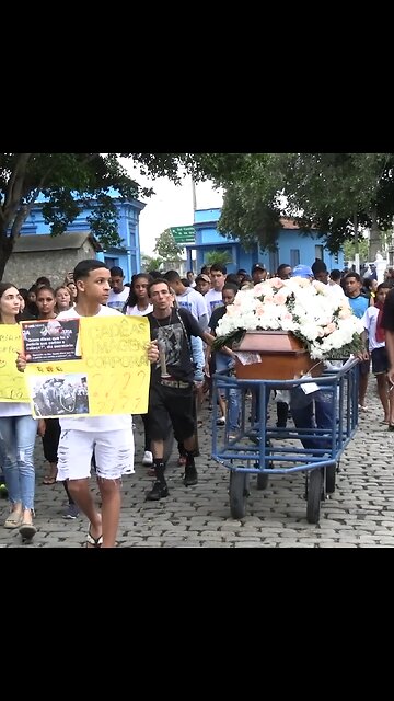 Dolientes se despiden de víctima de operación policial en Río de Janeiro