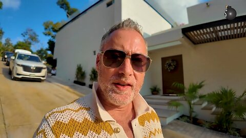 Jeff Berwick - "Zionist world takeover" continues in Venezuela and Iran!