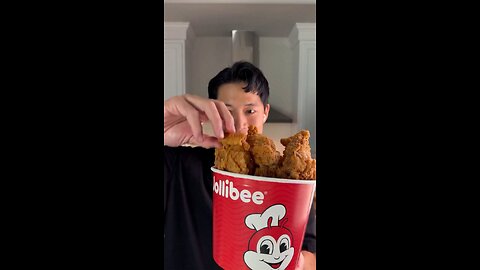 Follow for more ASMR videos🌮🍟 Credits: @hungryoc #mukbang #asmr #fastfood #asmreating