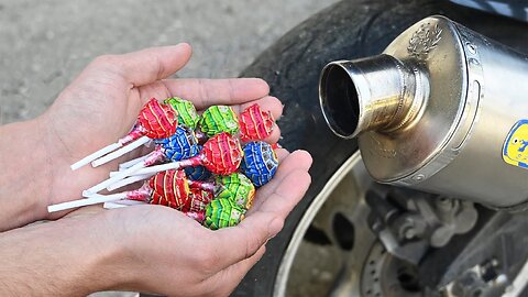 EXPERIMENT LOLLIPOPS IN 100°C MOTORCYCLE EXHAUST/ Expsperiment Lizavchinja vo auspuh na Motor