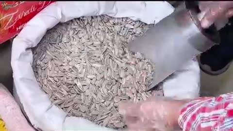 گودام سے ڈرائی فروٹ لیں۔صرف 250 روپے کلو سے ورائٹی شروع۔ تمام تفصیلات کے لیے ویڈیو مکمل دیکھیں۔