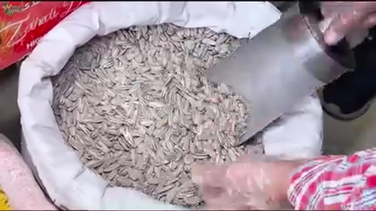 گودام سے ڈرائی فروٹ لیں۔صرف 250 روپے کلو سے ورائٹی شروع۔ تمام تفصیلات کے لیے ویڈیو مکمل دیکھیں۔