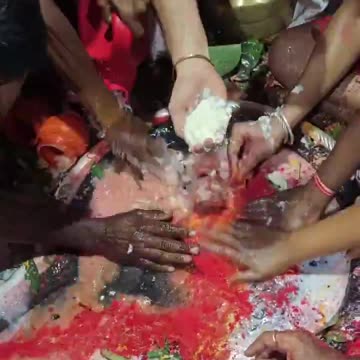 NOT COMPATIBLE WITH THE WEST: This is how Indians prepare your food in Indian Restaurants!