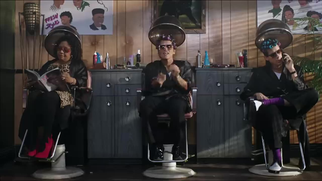 Mark Ronson - Uptown Funk (Official Video) ft. Bruno Mars (480p)